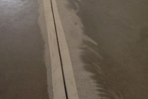 Aangeheelde voeg in beton