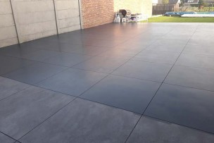 Herkleuring buiten betonvloer 